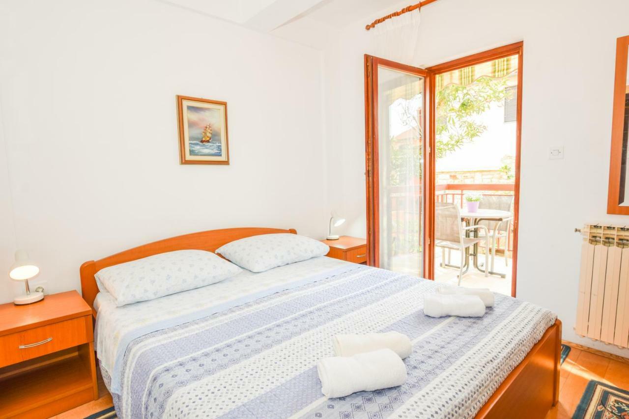Apartment Darinka Pula Exterior photo