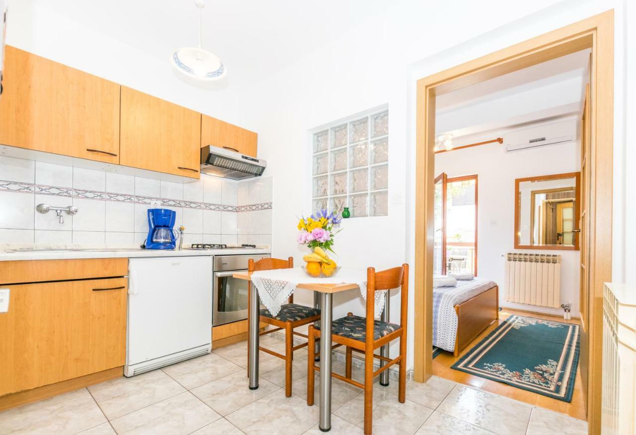 Apartment Darinka Pula Exterior photo