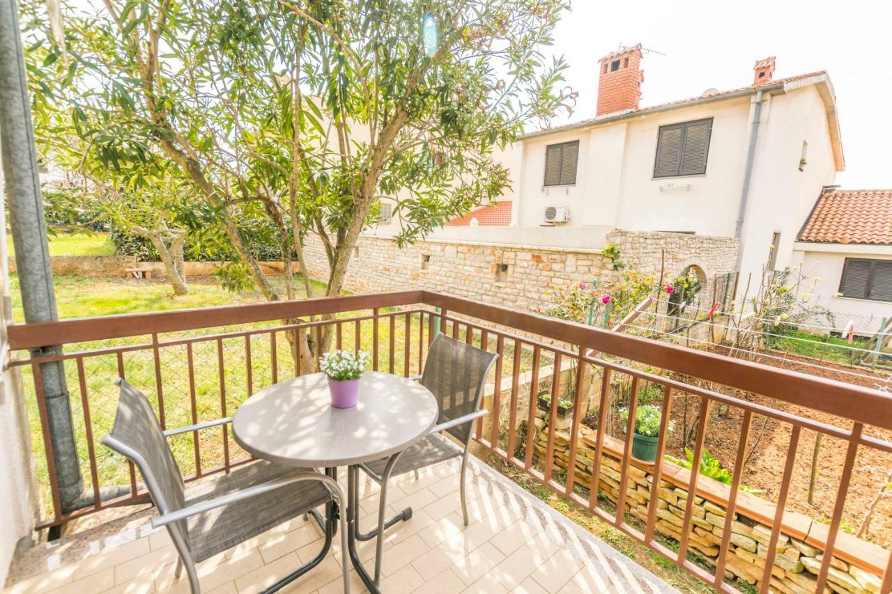 Apartment Darinka Pula Exterior photo