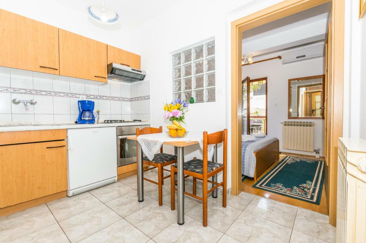 Apartment Darinka Pula Exterior photo