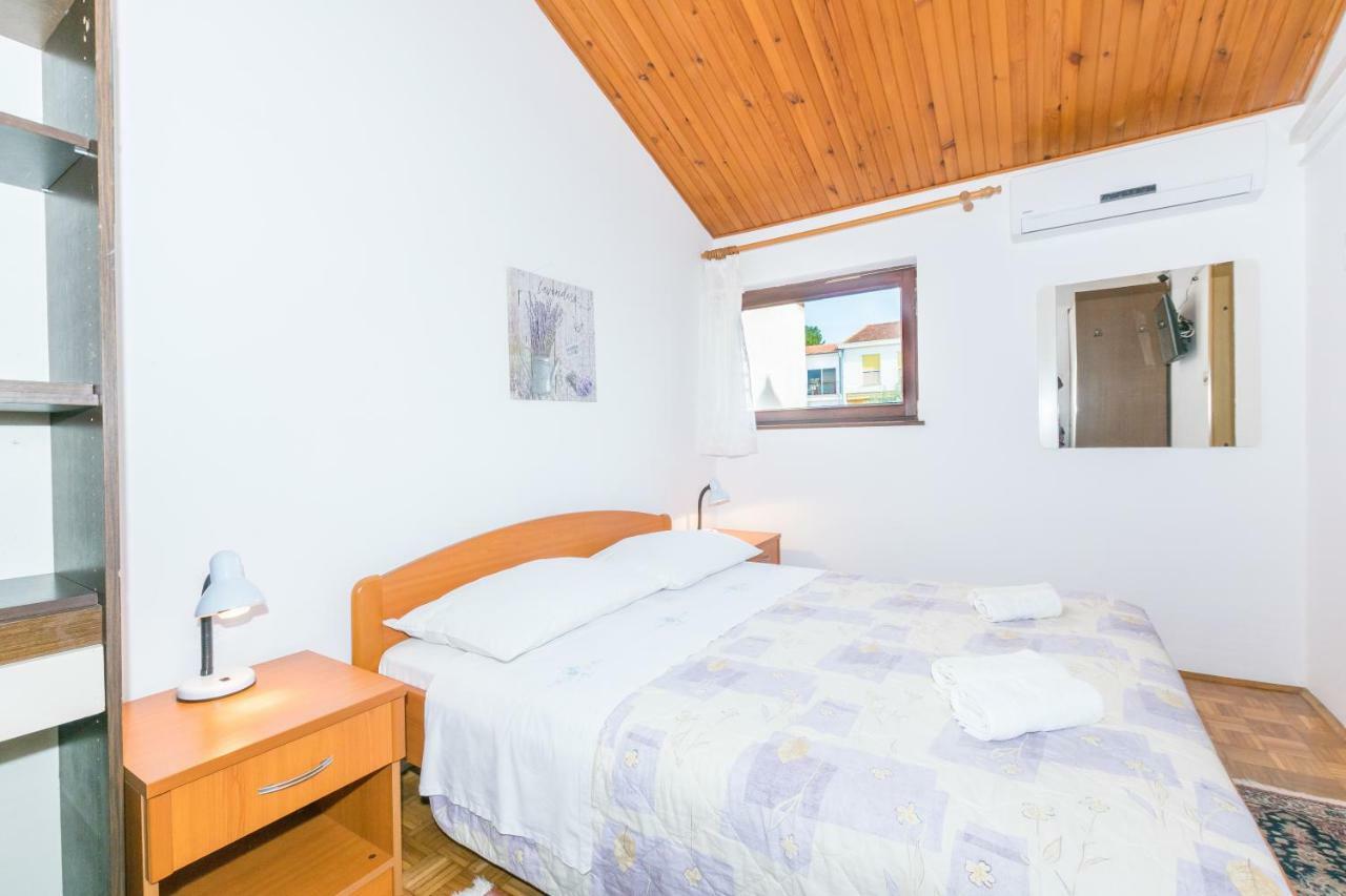 Apartment Darinka Pula Exterior photo