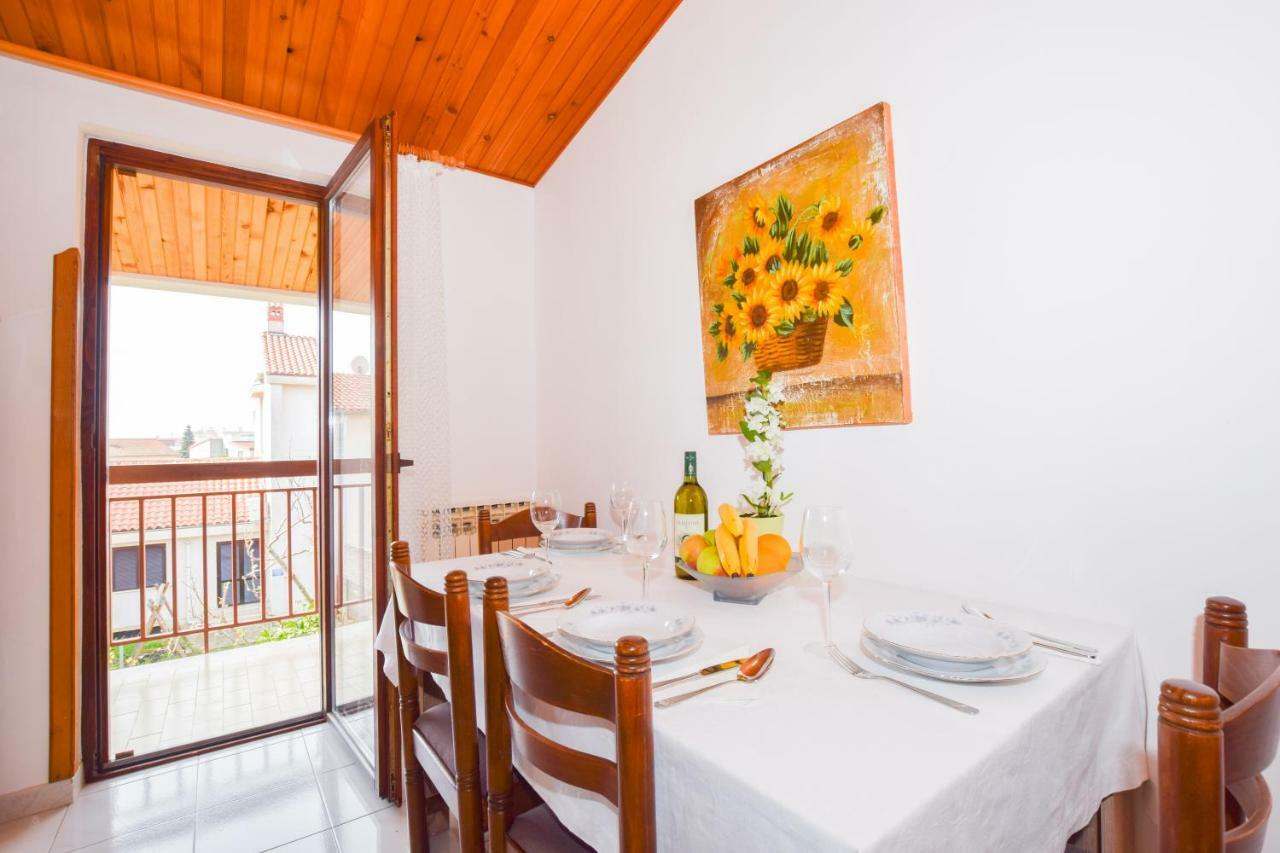 Apartment Darinka Pula Exterior photo