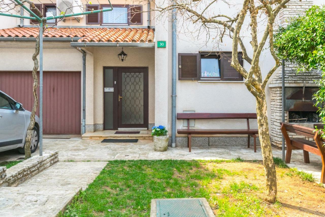 Apartment Darinka Pula Exterior photo
